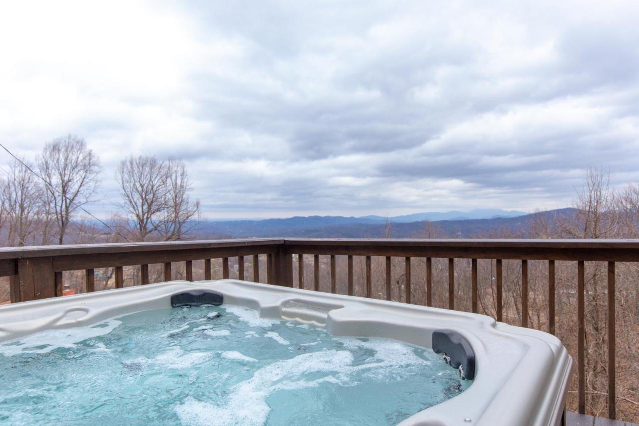 Kickback Kabin, 3 Bedrooms, Deck, Hot Tub, Pool Access, Sleeps 6 Gatlinburg Eksteriør billede